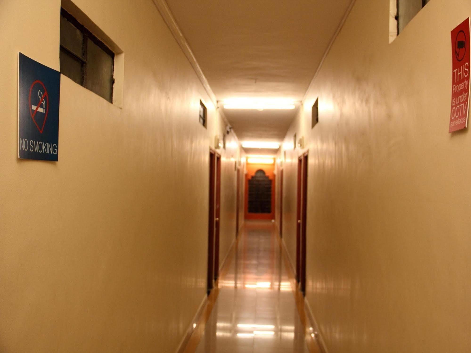 Oyo 1065 Hotel Hmr Royal Inn Pune Exterior photo
