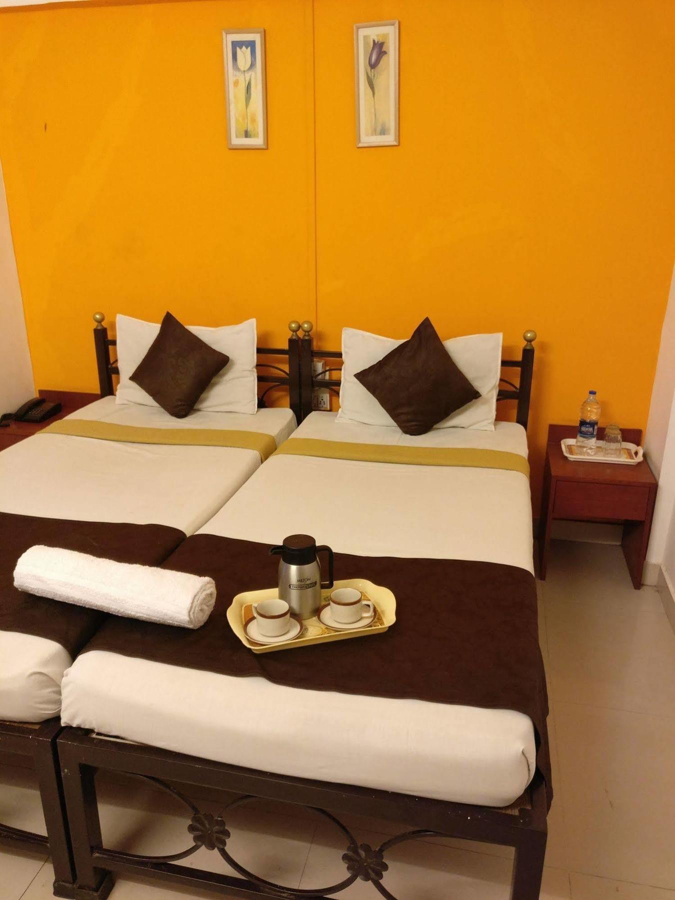 Oyo 1065 Hotel Hmr Royal Inn Pune Exterior photo