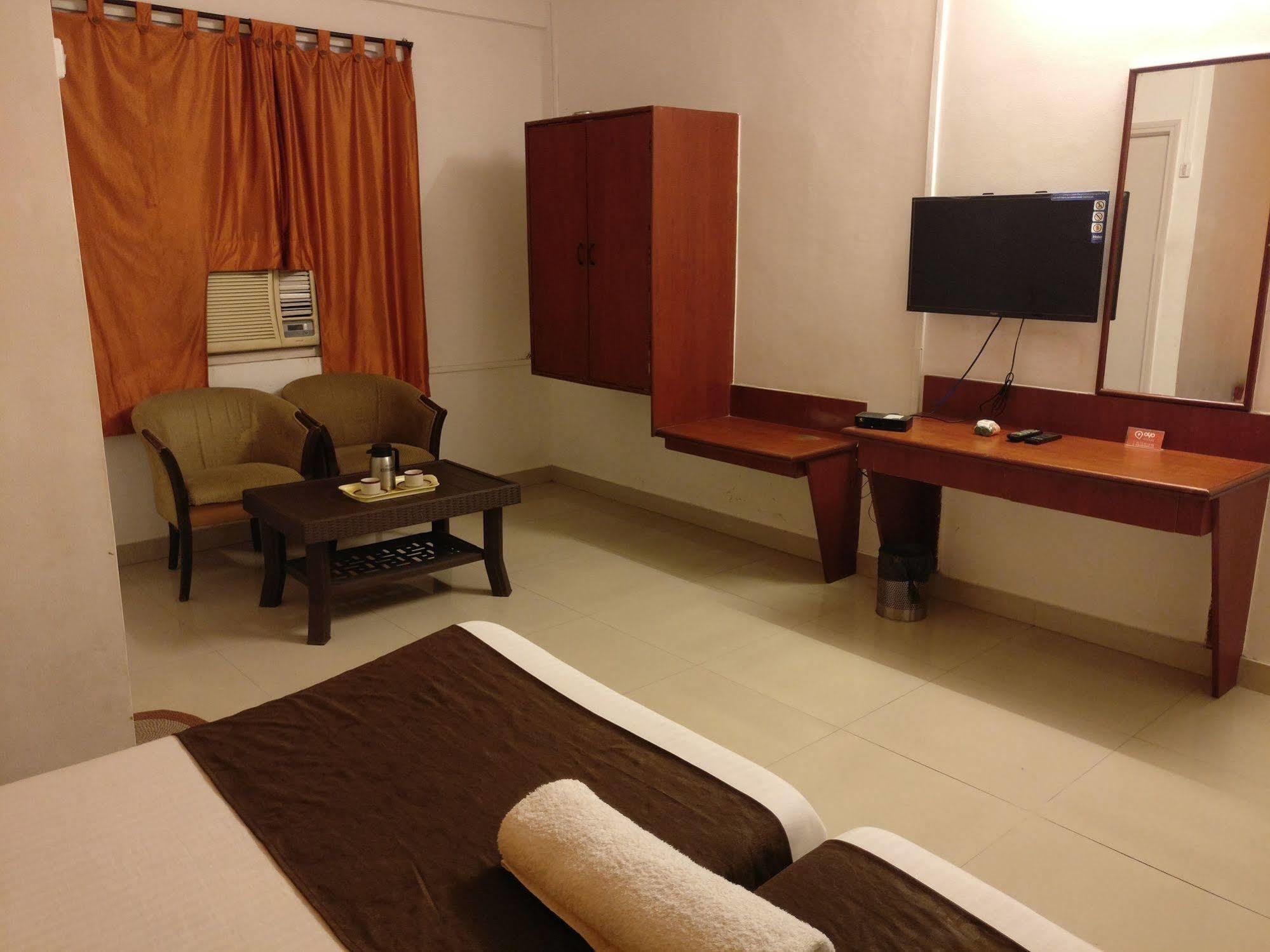 Oyo 1065 Hotel Hmr Royal Inn Pune Exterior photo