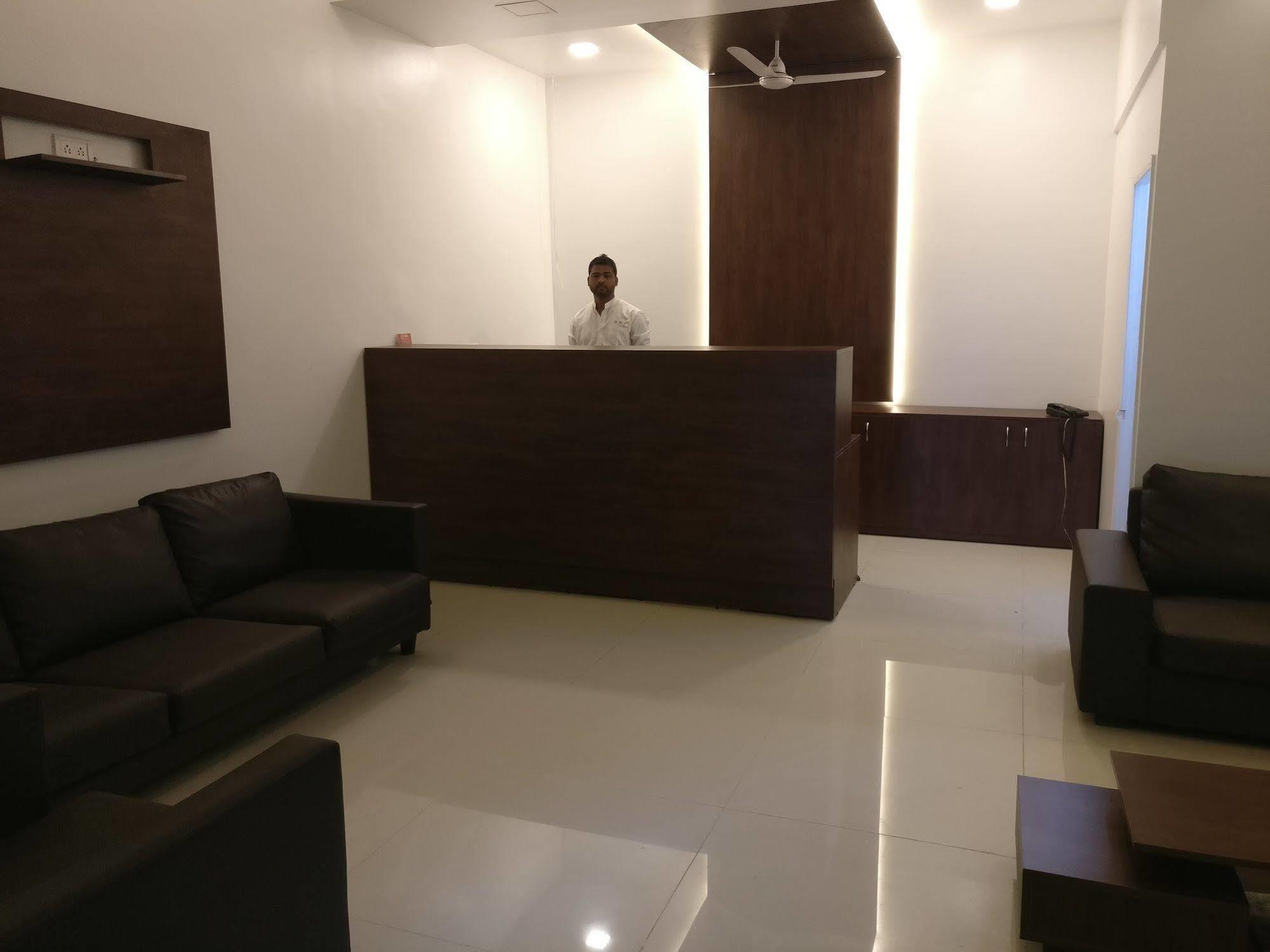 Oyo 1065 Hotel Hmr Royal Inn Pune Exterior photo