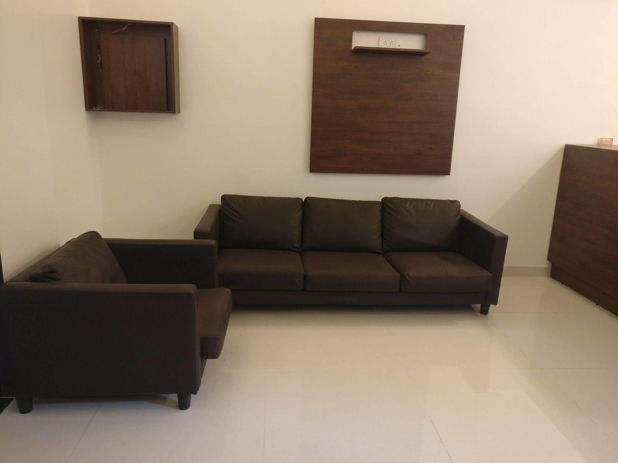 Oyo 1065 Hotel Hmr Royal Inn Pune Exterior photo